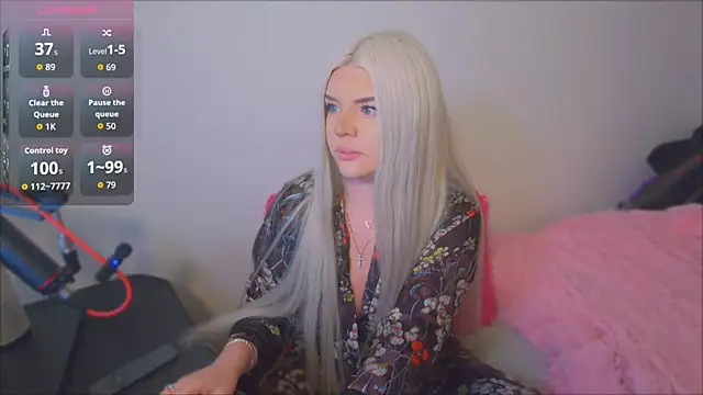 Snapshot of ParadiseRose chatting on 10-25-25, 04:31 ParadiseRose online show from 10-25-25, 04:31