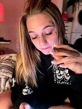 Snapshot of chloetease chatting on 12-05-24, 02:00 chloetease online show from 12-05-24, 02:00