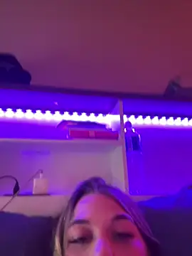 Snapshot of chloetease chatting on 03-09-25, 02:43 chloetease online show from 03-09-25, 02:43