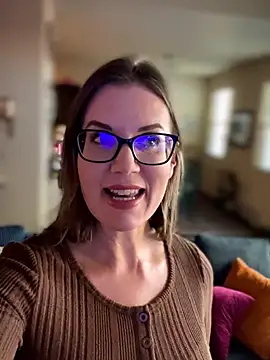 MaiseKnox online show from 11-14-25, 09:57