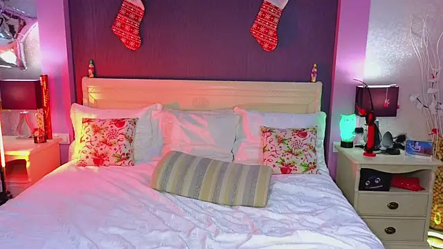 Snapshot of HotMilfMargo chatting on 12-26-24, 07:05 HotMilfMargo online show from 12-26-24, 07:05