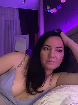 Snapshot of HotMilfMargo chatting on 02-15-25, 08:01 HotMilfMargo online show from 02-15-25, 08:01