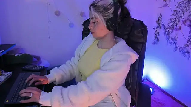 Sammysammy  online show from 02-08-25, 04:14