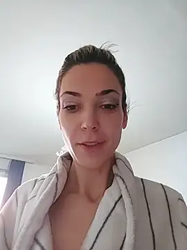 JoLeNe27 online show from 12-19-25, 06:20