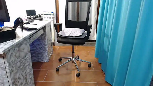 Miss-Mikaele online show from 02-17-25, 09:30