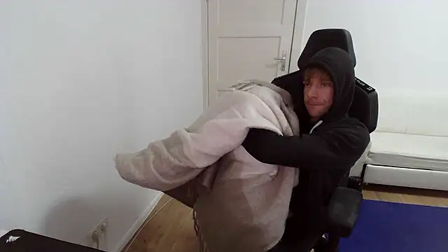 Snapshot of fit_ass_2021 chatting on 01-11-26, 12:21 fit ass 2021 online show from 01-11-26, 12:21