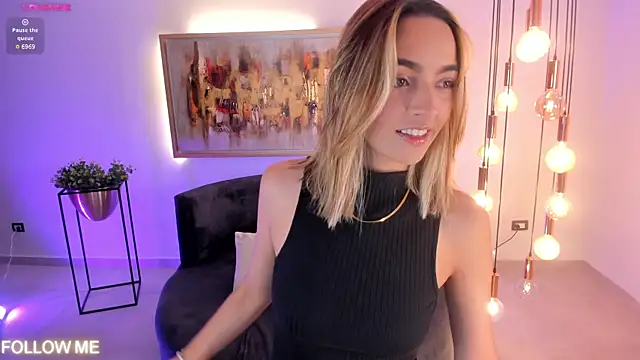 Snapshot of MelissaMoore_ chatting on 01-18-26, 02:48 MelissaMoore online show from 01-18-26, 02:48