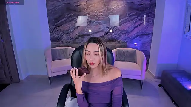 Snapshot of MelissaMoore_ chatting on 02-03-26, 03:15 MelissaMoore online show from 02-03-26, 03:15