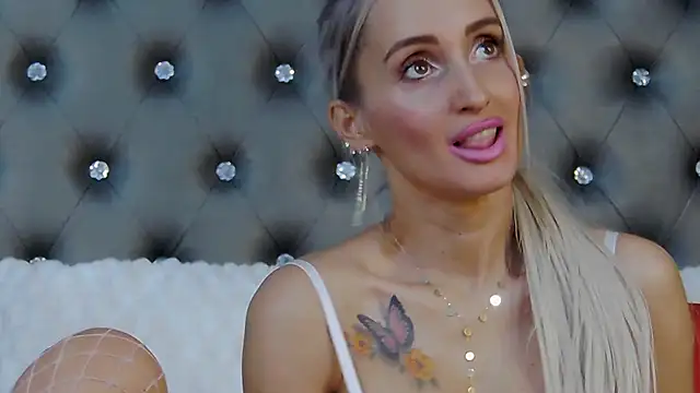 IsabelleEthan online show from 03-08-25, 09:50