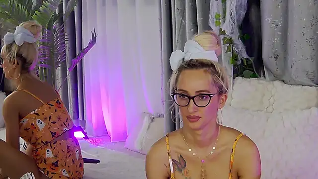 IsabelleEthan online show from 10-31-25, 02:23