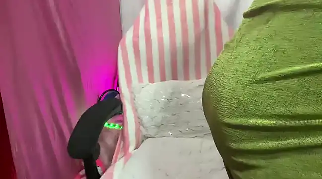 Snapshot of Queen_Angelena chatting on 02-22-25, 08:31 Queen Angelena online show from 02-22-25, 08:31