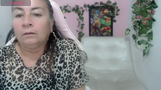 Snapshot of stepmother_105 chatting on 10-23-25, 03:33 stepmother 105 online show from 10-23-25, 03:33