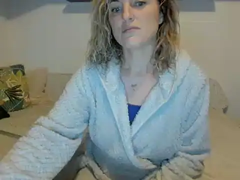 Snapshot of Jadore_able chatting on 03-14-25, 02:20 Jadore able online show from 03-14-25, 02:20