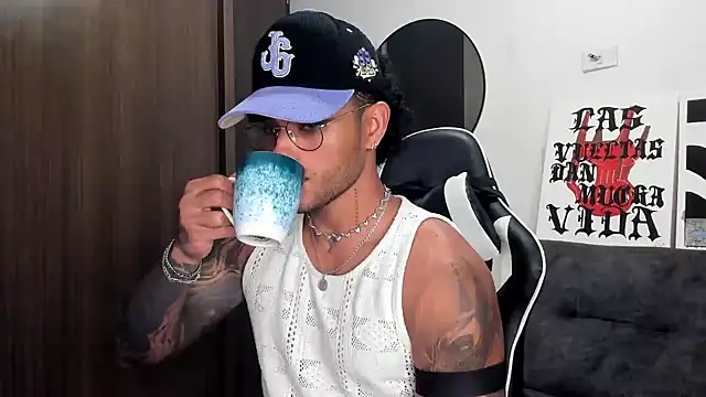 Alessandro Vanni online show from 10-10-25, 01:15