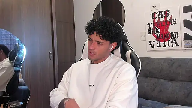 Alessandro Vanni online show from 02-25-26, 03:21