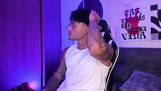 Alessandro Vanni online show from 03-19-26, 02:59