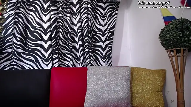 Snapshot of mia_beatles chatting on 10-07-25, 04:04 mia beatles online show from 10-07-25, 04:04