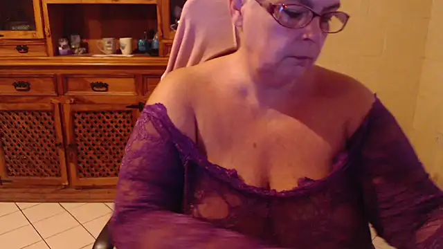 MISS LINDAH online show from 10-14-25, 05:08