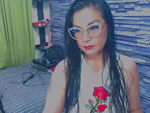Snapshot of Cruela_deviil chatting on 02-13-25, 09:17 Cruela deviil online show from 02-13-25, 09:17