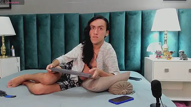 Snapshot of Karol_fenixx chatting on 01-24-25, 06:14 Karol fenixx online show from 01-24-25, 06:14