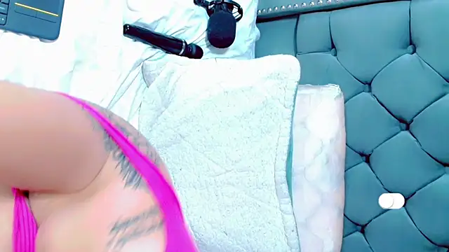 Imannejulienne online show from 01-24-25, 11:02