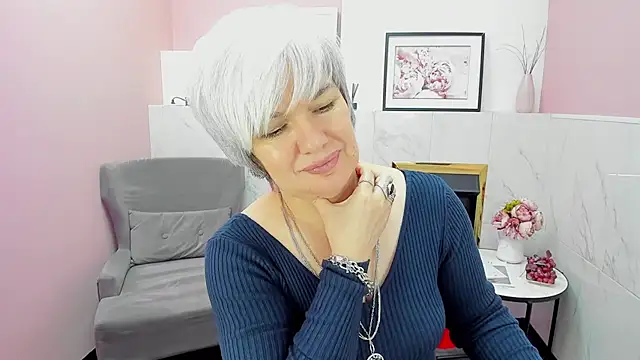 Snapshot of CarmenSoft chatting on 12-11-24, 11:43 CarmenSoft online show from 12-11-24, 11:43