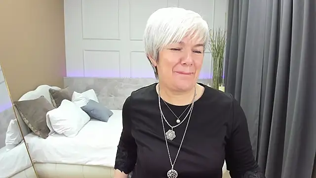 Snapshot of CarmenSoft chatting on 12-21-24, 11:45 CarmenSoft online show from 12-21-24, 11:45
