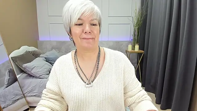 Snapshot of CarmenSoft chatting on 12-28-24, 11:59 CarmenSoft online show from 12-28-24, 11:59