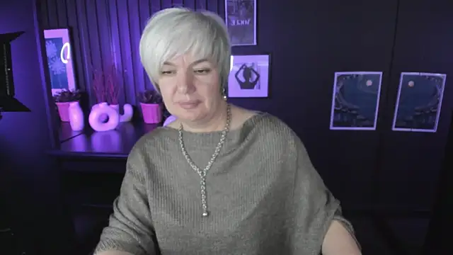 Snapshot of CarmenSoft chatting on 10-24-25, 08:38 CarmenSoft online show from 10-24-25, 08:38
