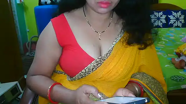 Snapshot of Anushka_21 chatting on 03-08-25, 02:01 Anushka 21 online show from 03-08-25, 02:01