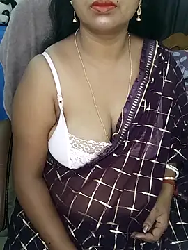 Snapshot of Anushka_21 chatting on 10-23-25, 12:43 Anushka 21 online show from 10-23-25, 12:43