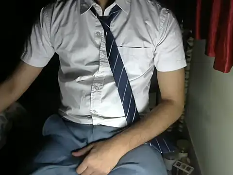 aloneboy1996 online show from 10-18-25, 07:03