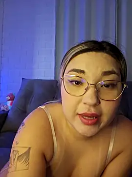 Snapshot of kamila_hty chatting on 10-24-25, 07:10 kamila hty online show from 10-24-25, 07:10