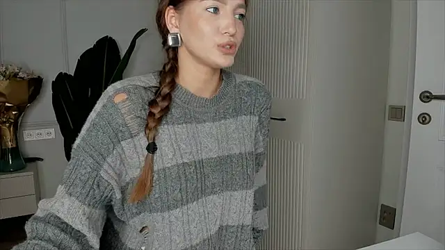 Snapshot of xx_leila chatting on 11-09-25, 10:24 xx leila online show from 11-09-25, 10:24