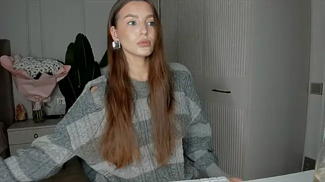 Snapshot of xx_leila chatting on 11-12-25, 10:48 xx leila online show from 11-12-25, 10:48