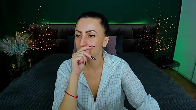 Rebecca Diamond online show from 03-05-25, 06:12