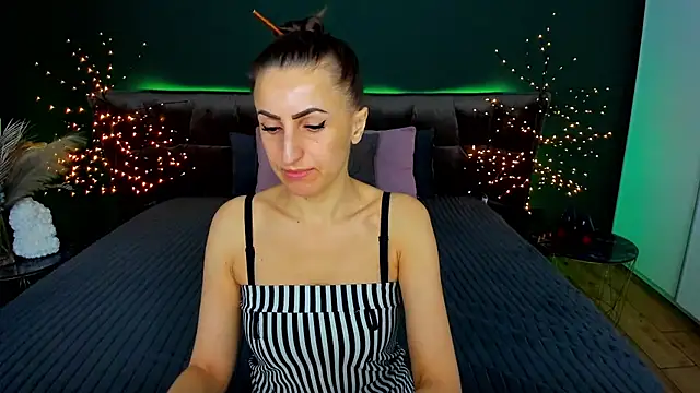 Rebecca Diamond online show from 11-24-25, 06:46