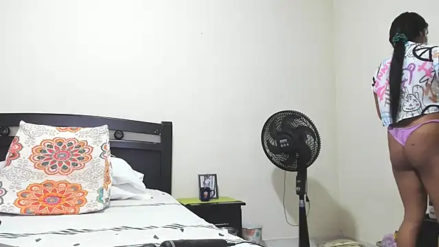 Snapshot of mara2020_69 chatting on 03-02-25, 02:00 mara2020 69 online show from 03-02-25, 02:00