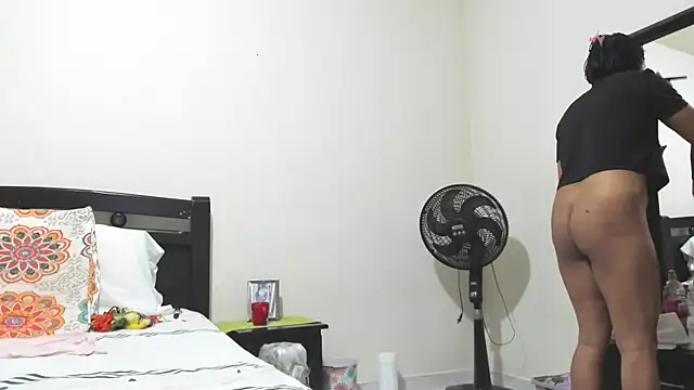 Snapshot of mara2020_69 chatting on 03-05-25, 02:56 mara2020 69 online show from 03-05-25, 02:56