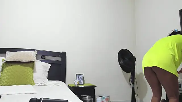 Snapshot of mara2020_69 chatting on 03-13-25, 12:02 mara2020 69 online show from 03-13-25, 12:02