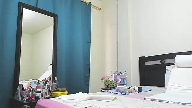 Snapshot of mara2020_69 chatting on 09-11-25, 01:44 mara2020 69 online show from 09-11-25, 01:44