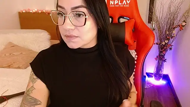 lucy luu  online show from 12-12-24, 01:32