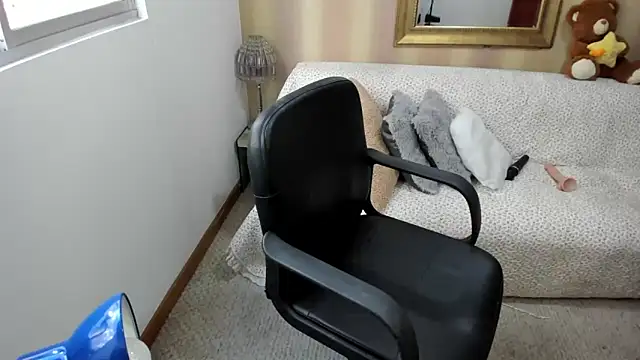 NicolettColin online show from 09-08-25, 08:19