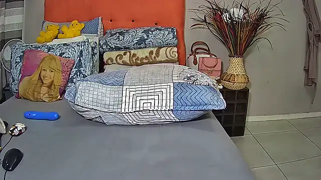 Snapshot of missboobsxx chatting on 02-21-25, 04:37 missboobsxx online show from 02-21-25, 04:37