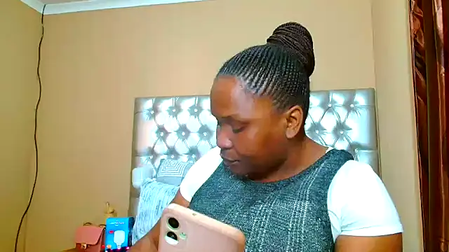 Snapshot of missboobsxx chatting on 09-30-25, 12:54 missboobsxx online show from 09-30-25, 12:54