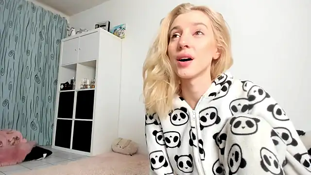 KenzieDawton online show from 11-02-25, 04:37