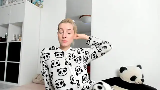 KenzieDawton online show from 11-13-25, 04:44