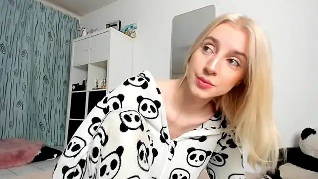 KenzieDawton online show from 11-21-25, 04:22