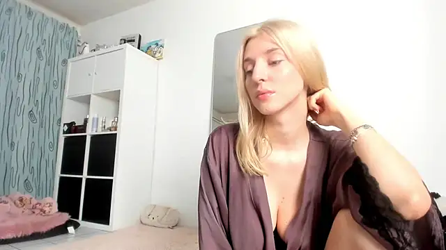 KenzieDawton online show from 12-19-25, 04:52