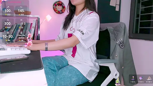 Snapshot of Shyn__ chatting on 12-31-24, 12:57 Shyn online show from 12-31-24, 12:57